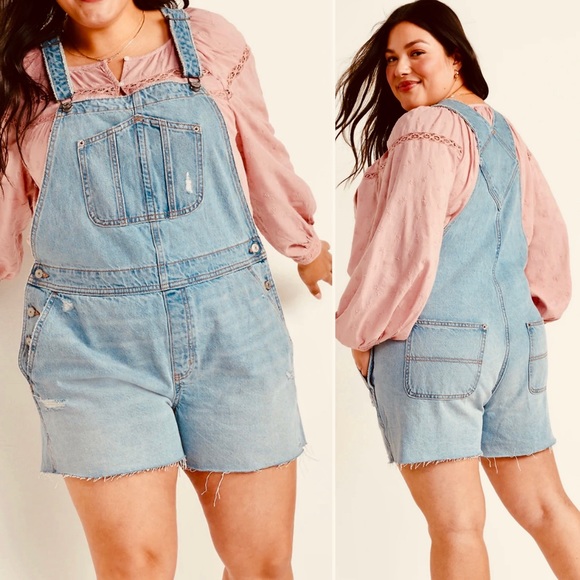 Old Navy Pants - LIKE NEW! OLD NAVY OVERALL. SLOUCHY STRAIGHT CUT OFF JEAN SHORT OVERALL.